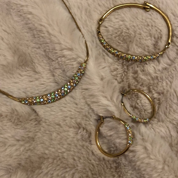 Jewelry Set - Picture 1 of 3